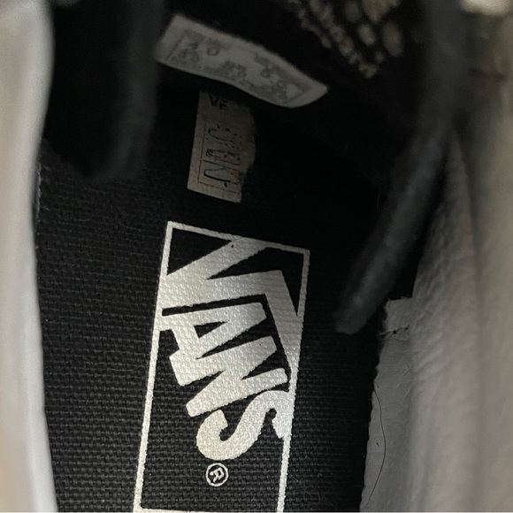 Van’s Off the Wall Hi Top Sneakers. Size 5.5 Black Suede upper & padded sides. - Picture 9 of 12